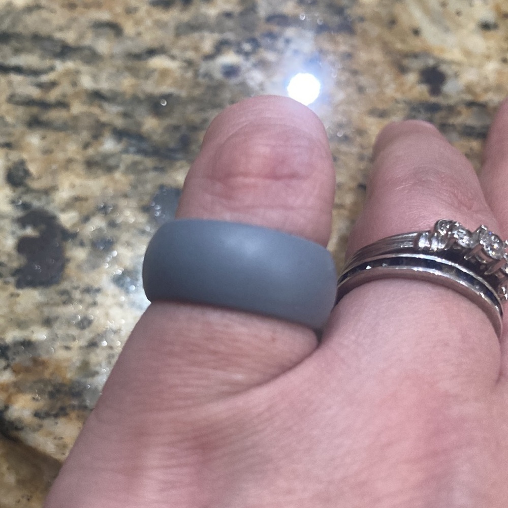 Gray silicone ring - Picture 4 of 5
